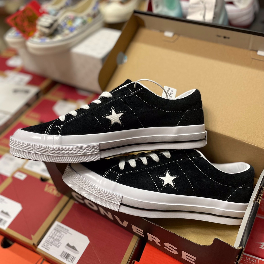 Giày đế thấp Converse One Star da lộn, màu đen