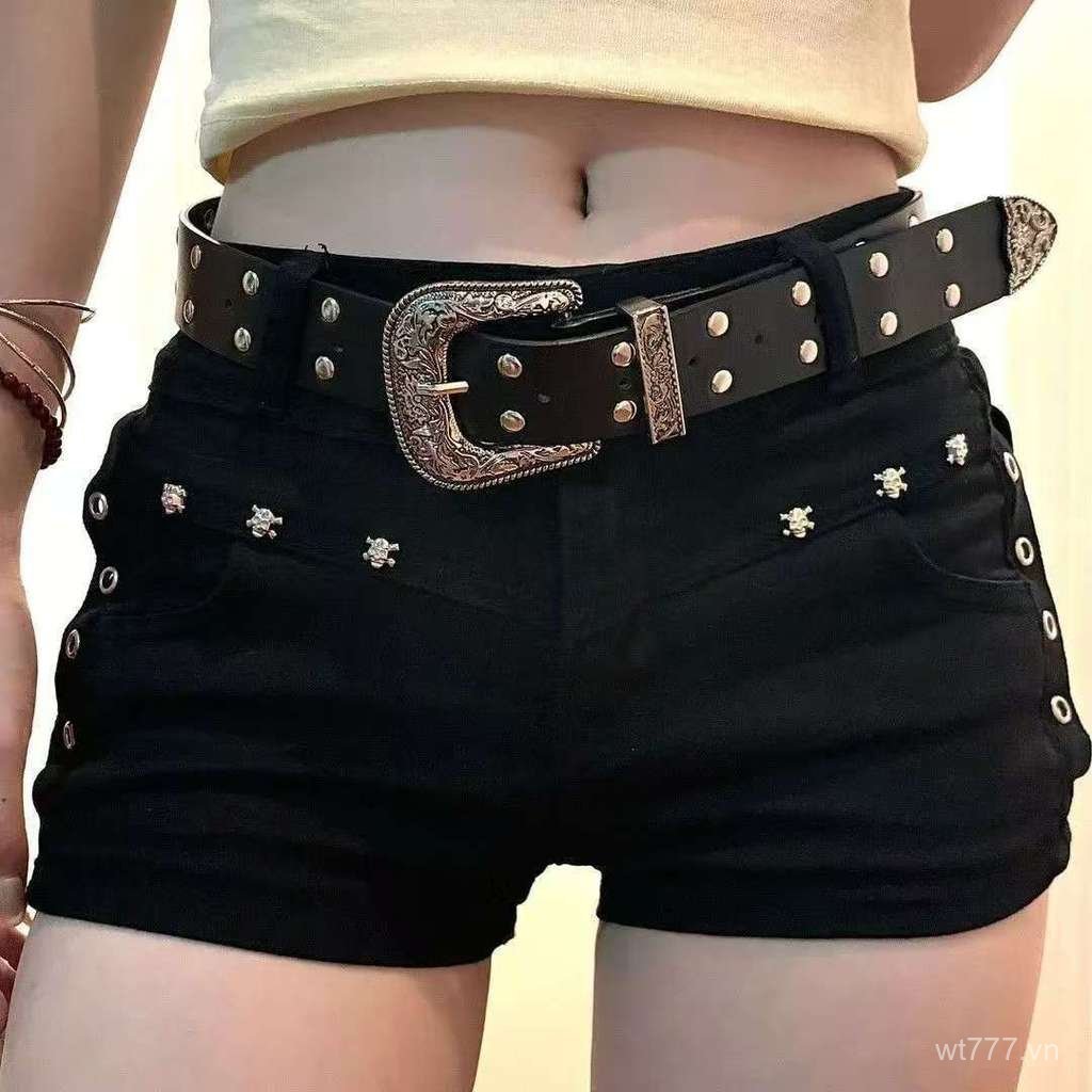 Quần Short Femboy Y2K Dark Style, Denim Hip-Covered Với Đinh Tán Nhỏ
