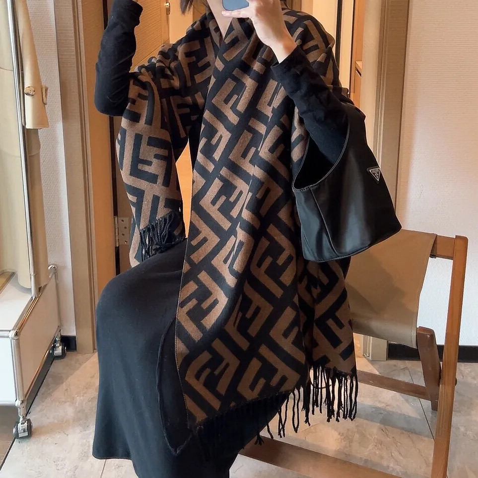 FENDI2300 Khăn Cashmere Nữ Khăn Choàng Ấm Yếm Tua Rua Hai Mặt