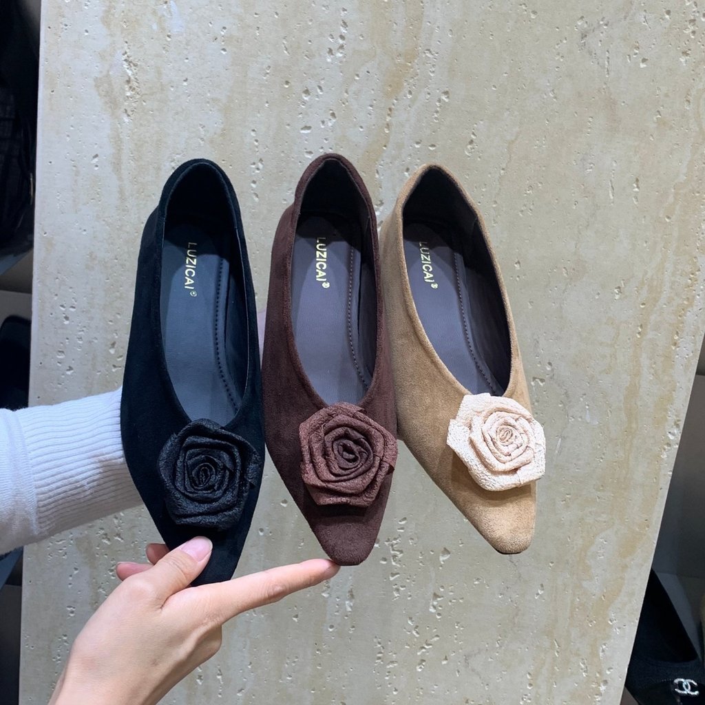 [Lamode] Giày Nữ Thời Trang Gót Dày Mũi Nhọn Giày Hoa Đen Giày Nữ 2025 Xuân Thu Đông Da Lộn Pháp Đi 