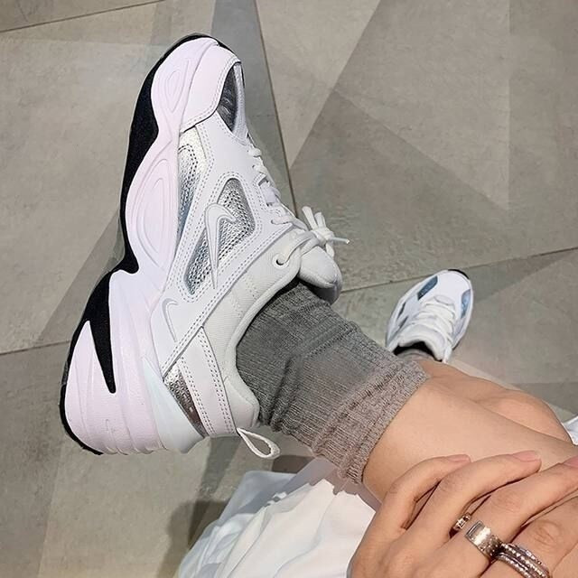 M2K Totoro không có sẵn cho giày chạy bộ nữ.