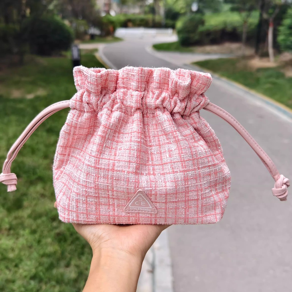 [Khuyến mãi trong thời gian có hạn] So Beautiful ~ 3CE Hàng hóa chính hãng Họa tiết dệt màu hồng Túi