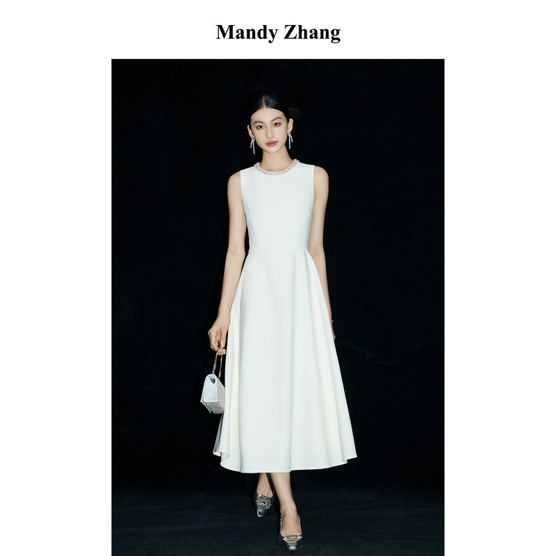 Váy cưới nhỏ màu trắng kiểu Hepburn thanh lịch cho ngày đăng ký kết hôn