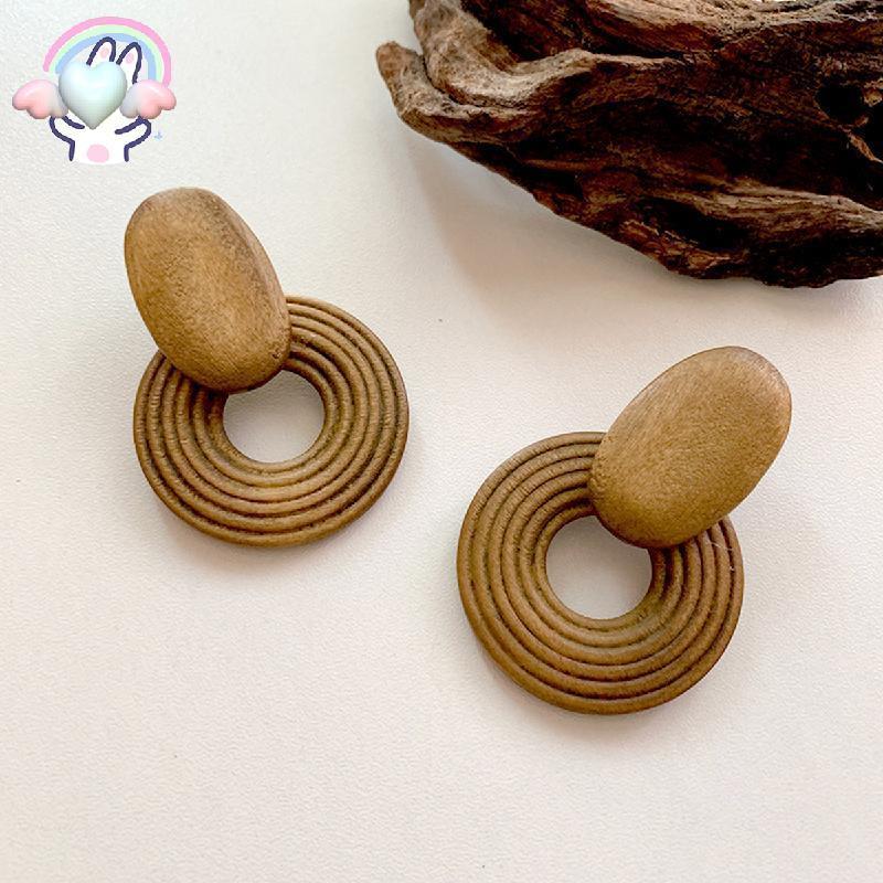 Bông tai thả hình học cổ điển với thiết kế phóng đại xoắn ốc và style boho
