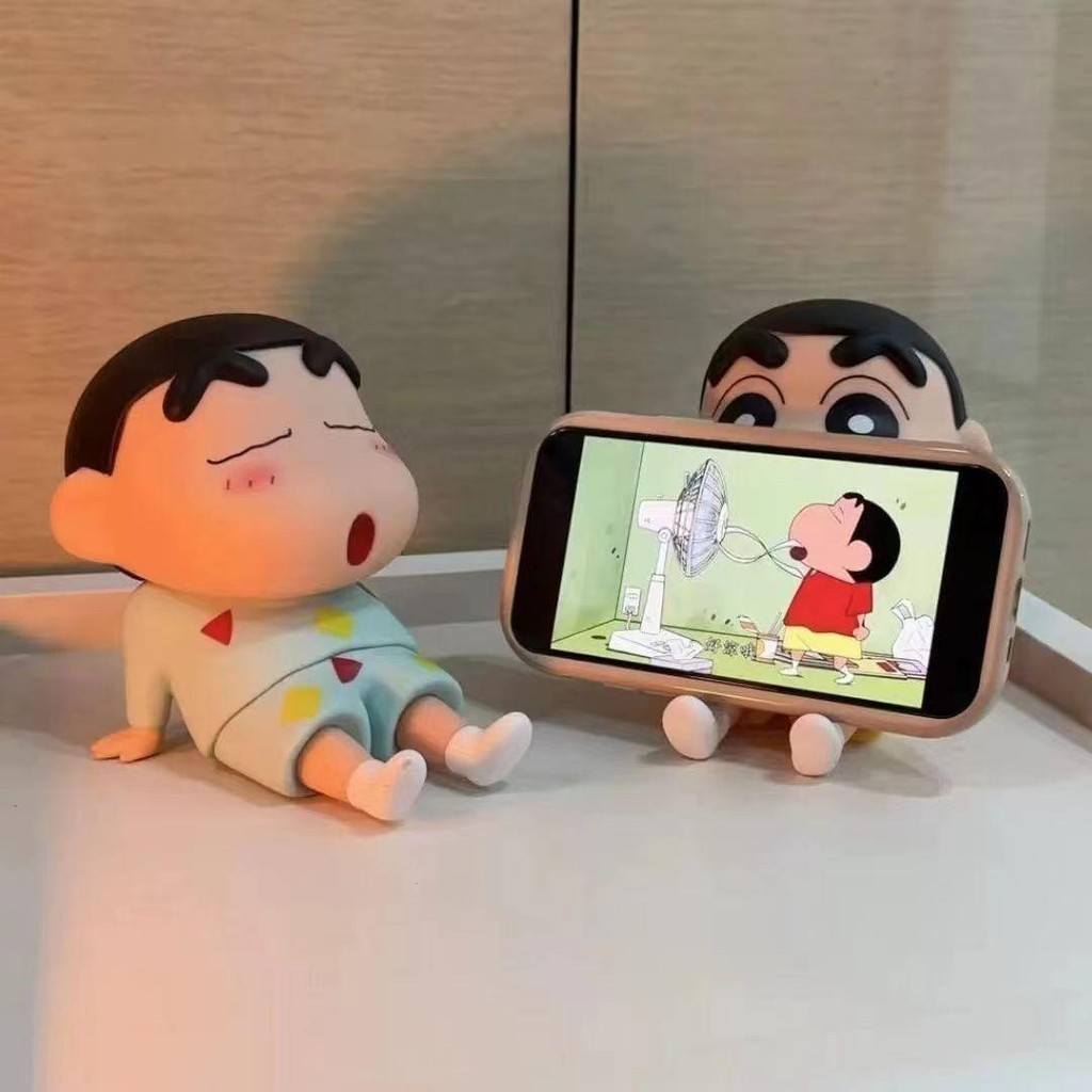Crayon Shin chan nhỏ mới giá đỡ điện thoại di động thủy triều chơi mô hình knick-knack sáng tạo