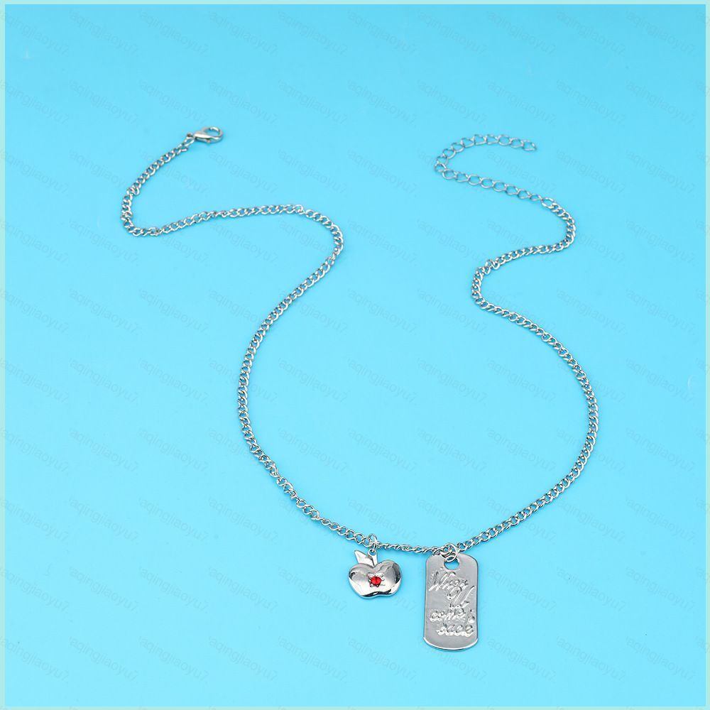 Vòng cổ Otome Game Caleb với thiết kế dấu xương