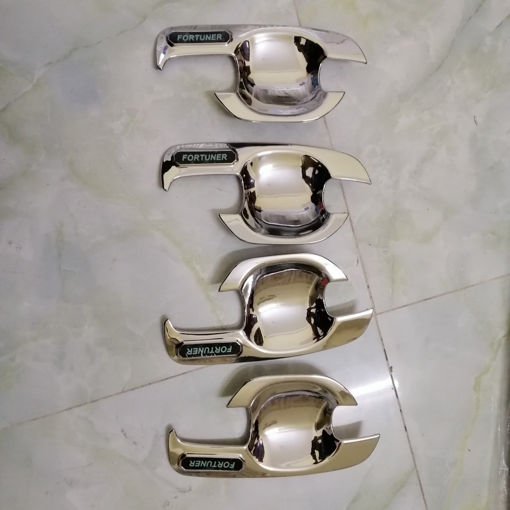 ☘️FORTUNER☘️ Bộ ốp Hõm cửa mạ crom xe Toyota Fortuner các form 2006 đến 2015 mẫu chữ Fortuner đen .