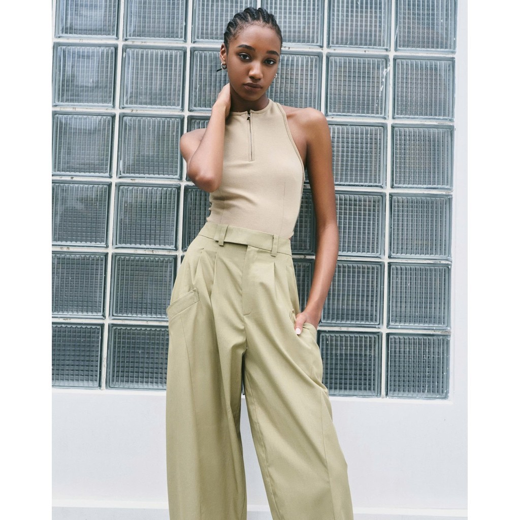 [DEZUS] Bodysuit Sát Nách Ôm Body Phối Khóa - VICKDY TOP - Y1HW250303