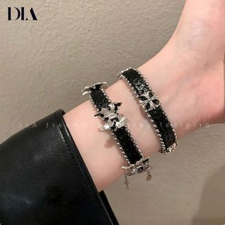 Vòng tay dây da kiểu cổ điển độc đáo, phù hợp mọi lúc