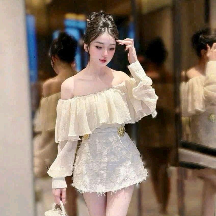 Set áo trễ vai lông vũ kèm phụ kiện và chân váy dạ có lót S70
