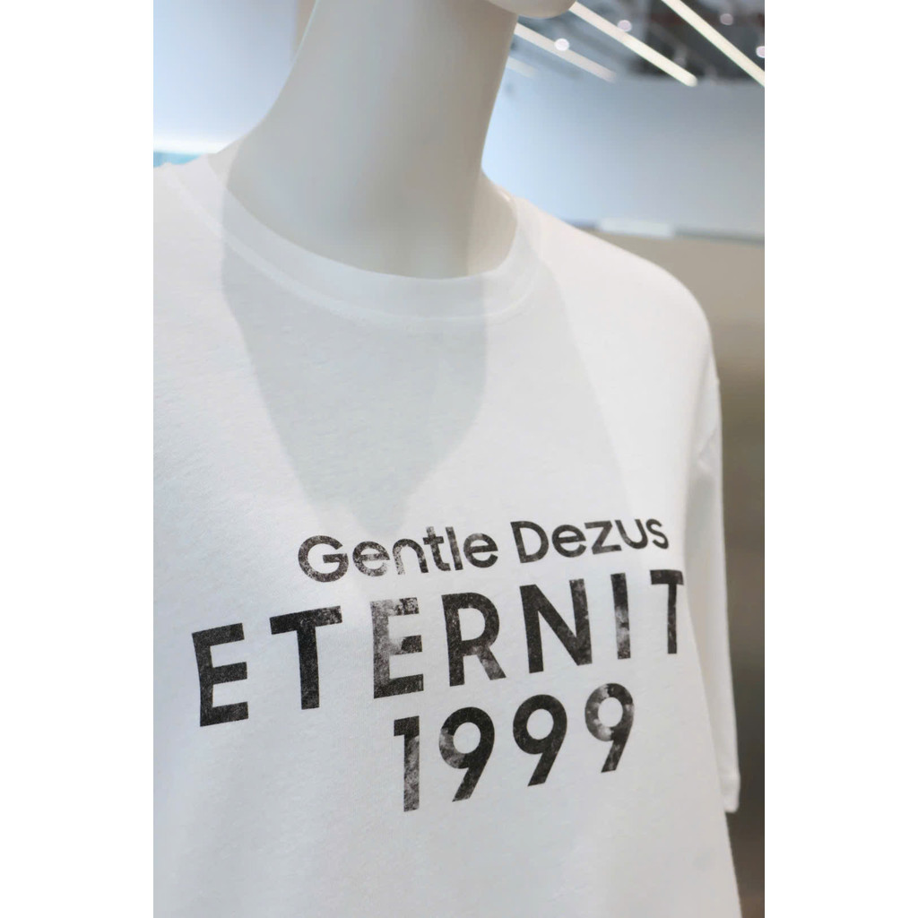 [DEZUS] [[DEZUS] Áo Thun Nữ Dáng Rộng In Chữ Basic - ALVARE TOP - Y1HW250514