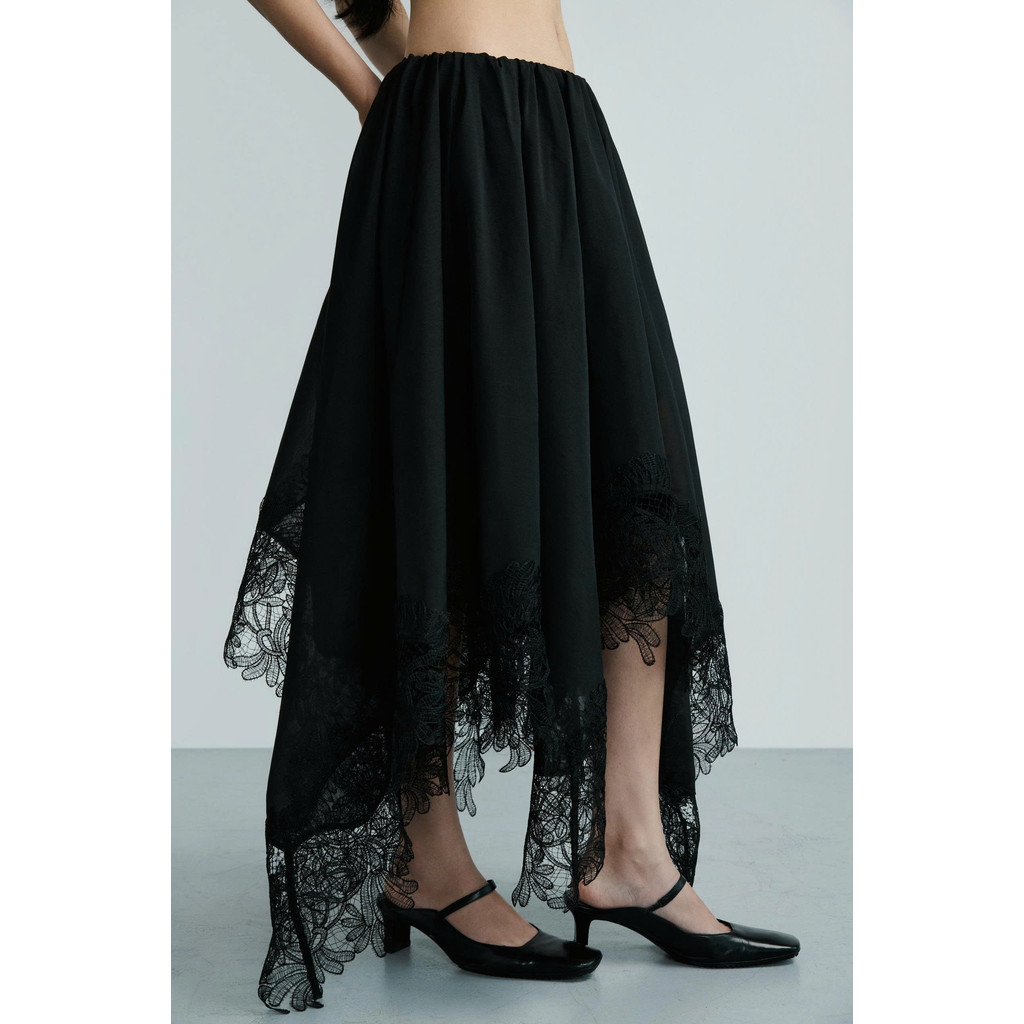 CHÂN VÁY PHỐI REN /ou'ba:d/ Dáng Dài Lưng Thun vải Tơ màu Đen hai size S M