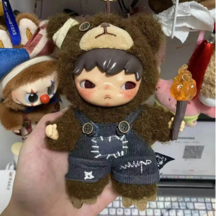 Móc khóa búp bê sang trọng Urbanvinyl Hirono Living Wild Fight for Joy