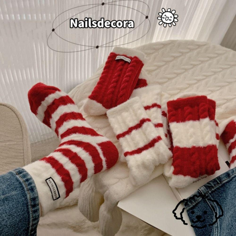 Tất ngủ giữ nhiệt NAILS, tất nhung chồn sang trọng và tất sọc đỏ chất liệu nhung san hô dành cho nữ.