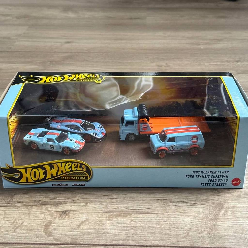 Set xe Hot Wheels Premium Garage GMH39-F Le Mans Race Gulf Series Diorama Box