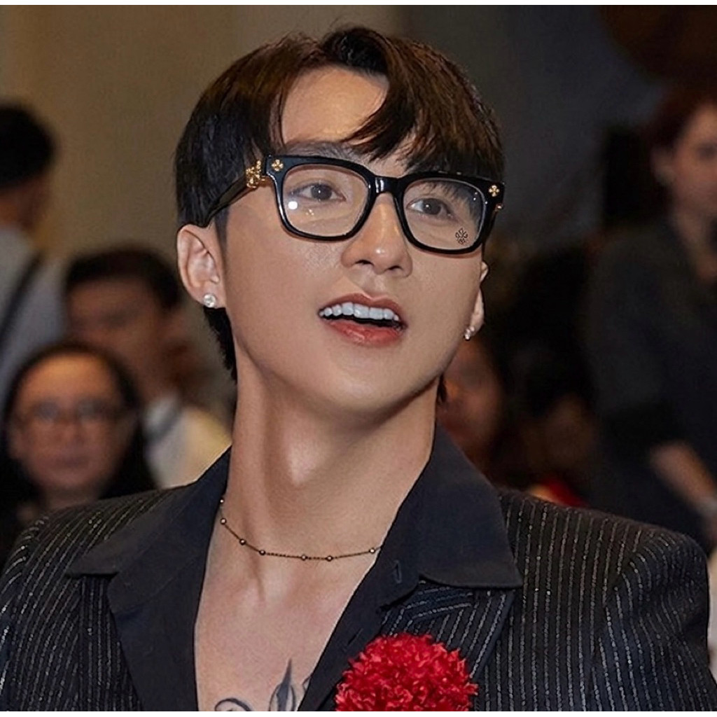 DISTRICT 5 - [2273] GỌNG MẮT KÍNH VUÔNG CH HEART SƠN TÙNG DÁNG VUÔNG