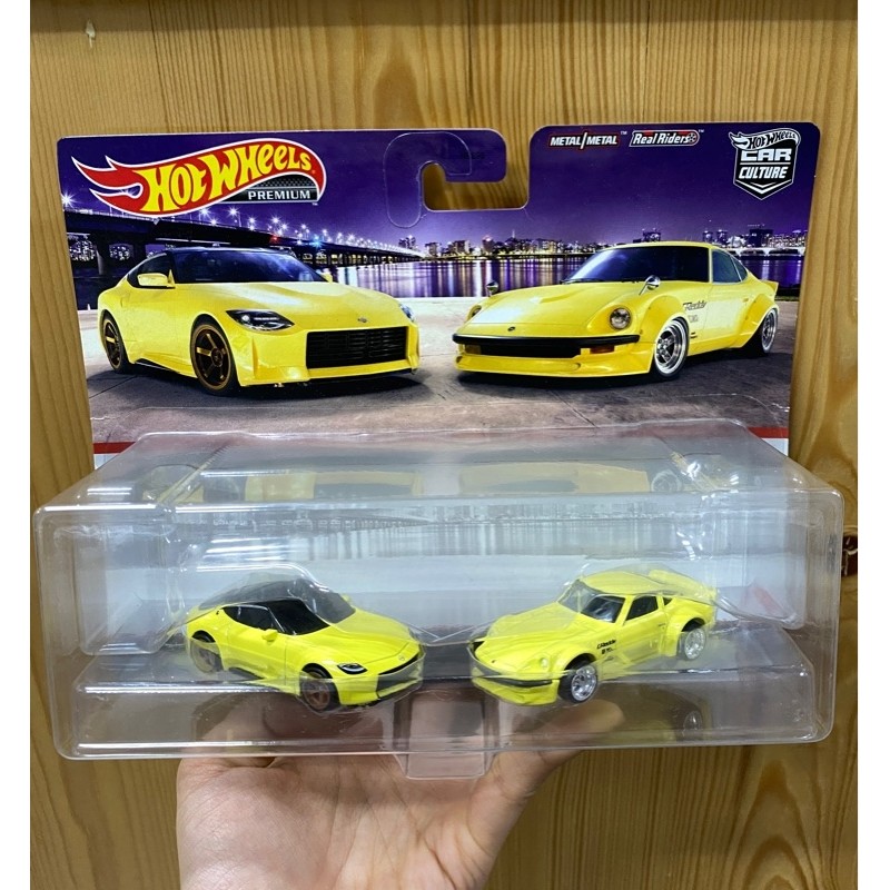Set 2 xe oto HFF33 Hot Wheels Premium 2-Pack Nissan Z Proto/Nissan Fairlady