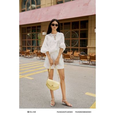 Quần sooc thô trắng thêu nổi thiết kế Elise FS2504035BSWOWH
