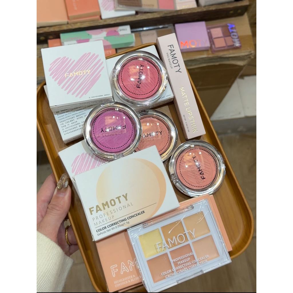 FAMOTY [Tặng 10 miếng]Trang điểm mặtBảng phấn mắt Highlight Blush Contouring, v.v.