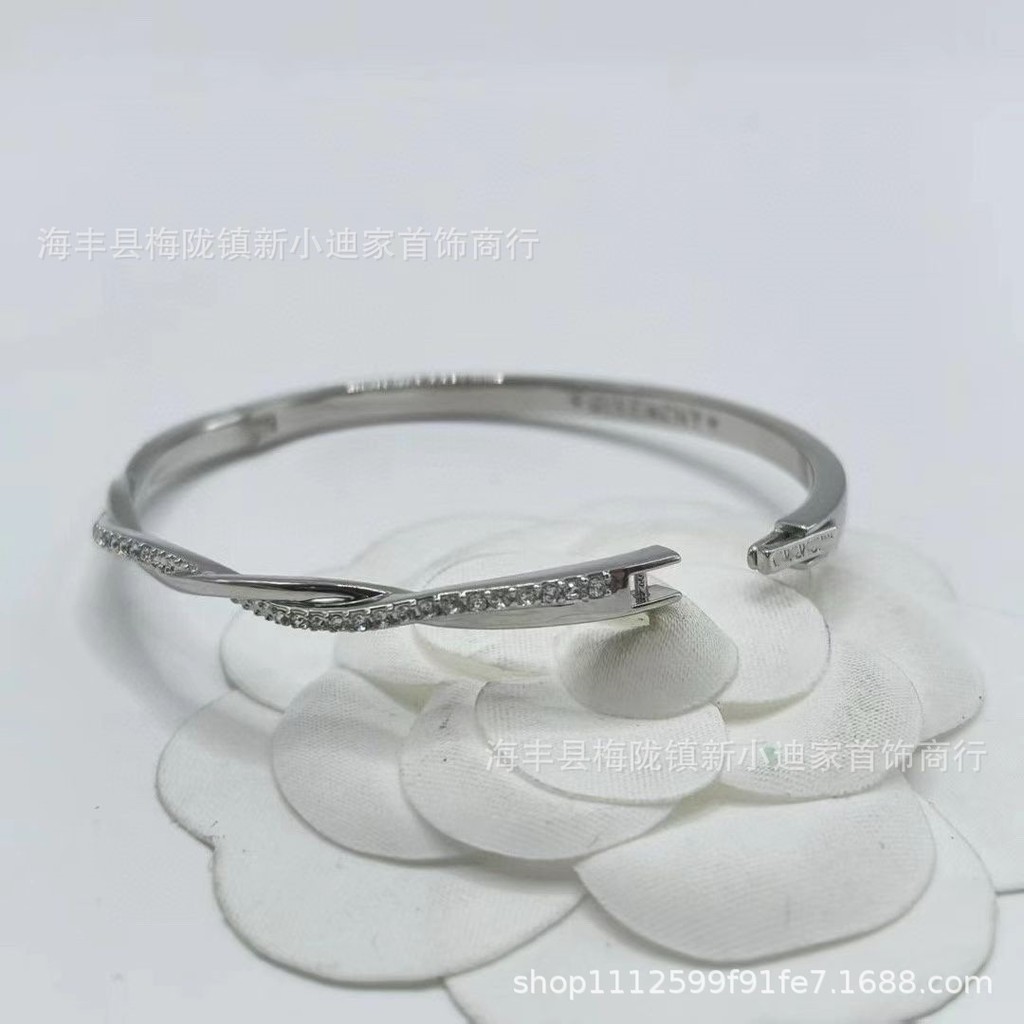 GVC Light Luxury Mobius V Golden Starry Simple Fashion Design Light Luxury Bracelet
