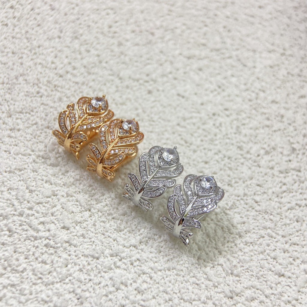 Full diamond feather earrings, finely carved, fashionable ins Versatile design, light luxury earring