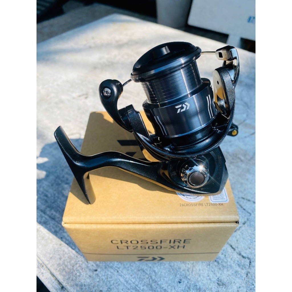 Máy cuộn dây câu kim loạiMÁY DAIWA 26 - CROSSFIRE - LT2500-XH -  LT3000-CXH