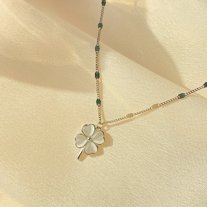 Popular~Four-leaf clover necklace for women, new model, lightweight cat's eye stone, niche design, c