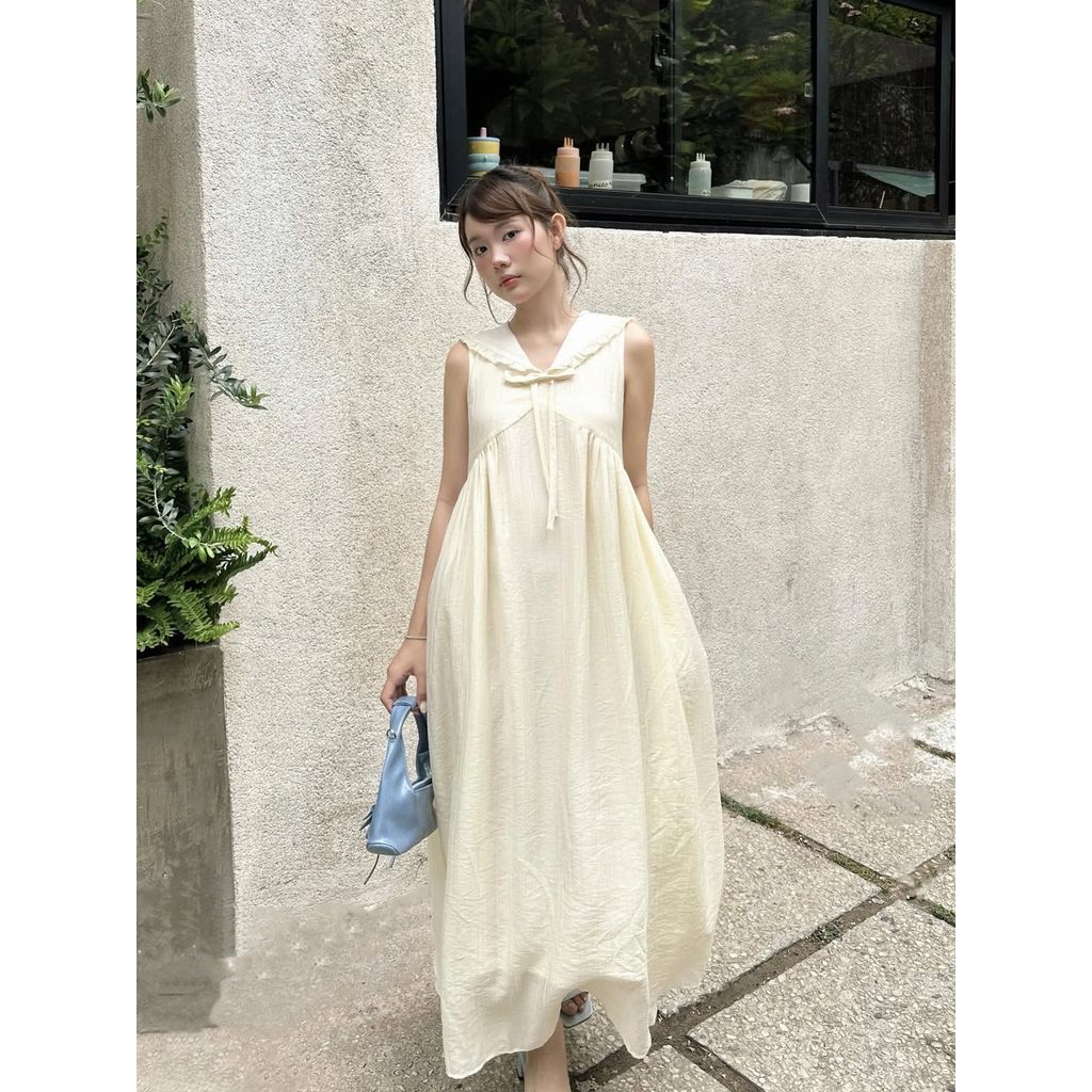 Đầm maxi nữ dáng suông THE C.I.U, váy cổ V dáng dài bèo nhún buộc dây form rộng đi biển – Muse Dress Cream | BigBuy360 - bigbuy360.vn