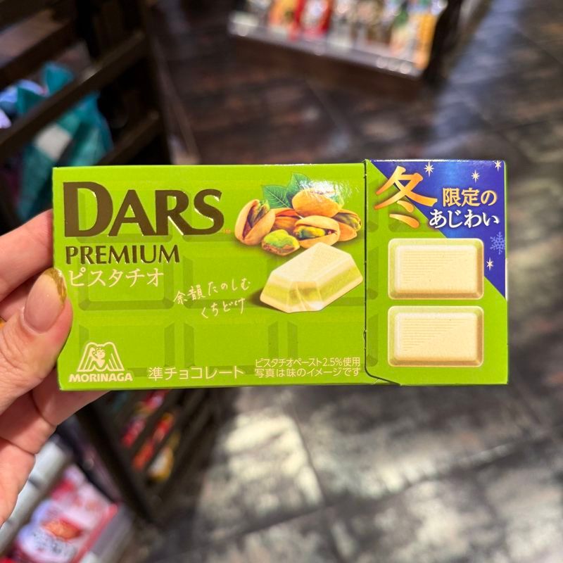Hồng Kông Daigou Sản phẩm chính hãng Nhật Bản Morinaga DARS Caramel Chocolate Pistachio Sôcôla trắng