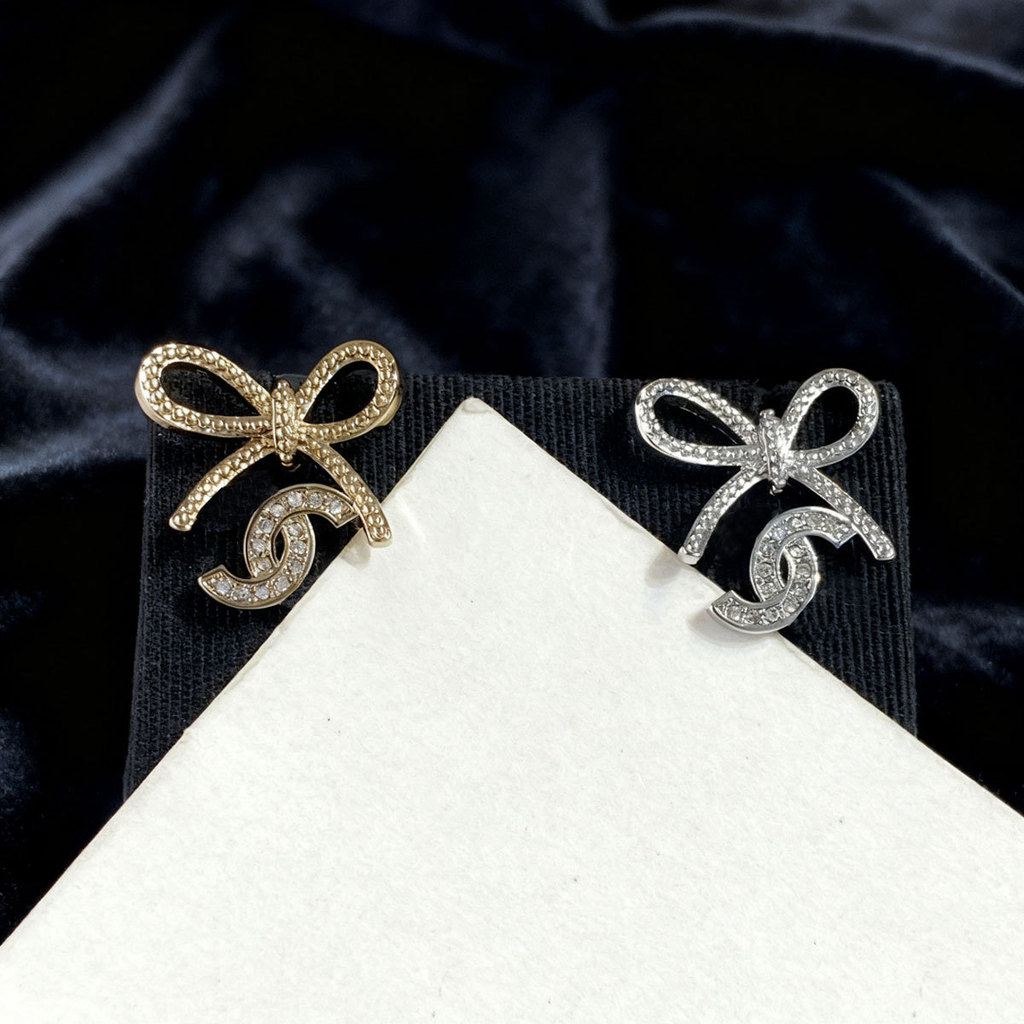 Braided bow pendant earrings are fashionable, versatile, and exude a high-end elegance