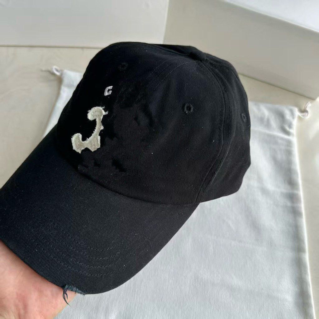 2025Soft-top fashion baseball cap, casual and versatile baseball cap for men and women, duckbill hat