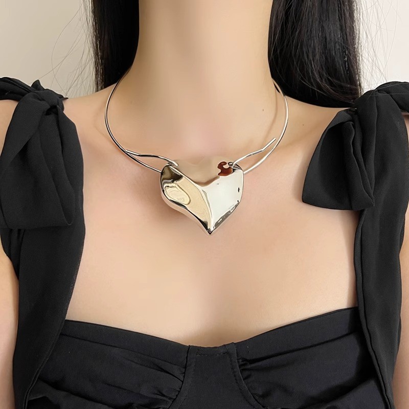 Metal large heart necklace for women2025New Simple Heart-Shaped Pendant Necklace