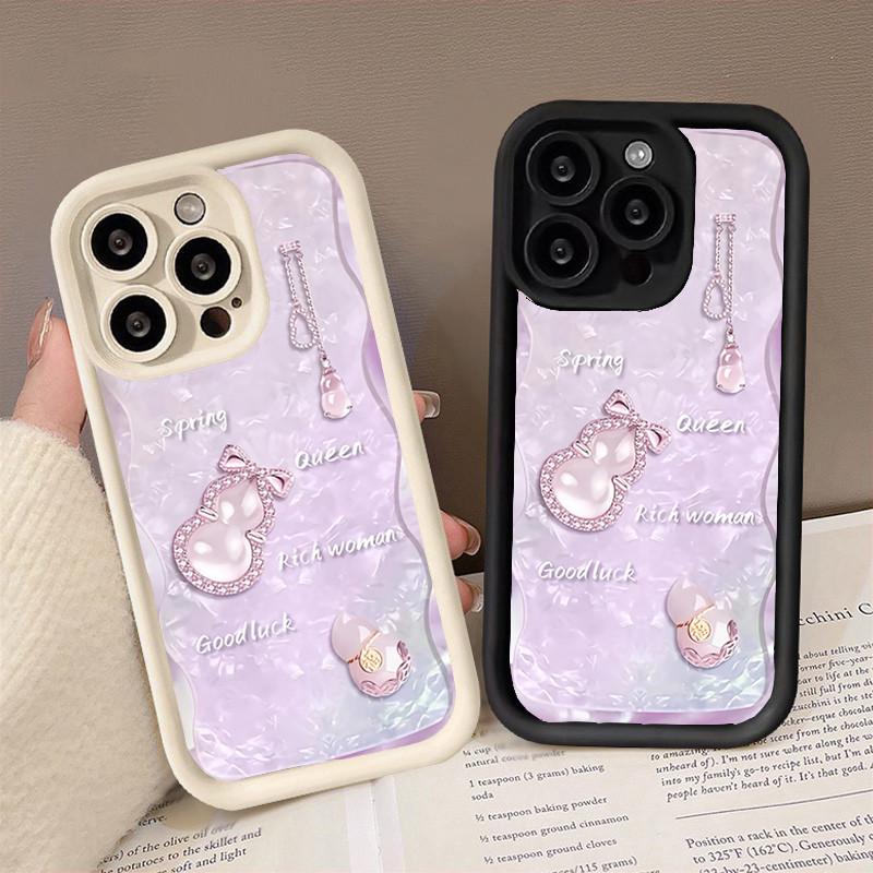 Ốp Lưng Spring Queen Rich Woman Goodluck iPhone 11/12/13/14/15/16/17 Pro Max, Màu Hồng Ngọc Trai, Sa