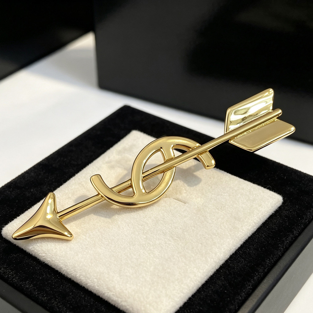New arrow earrings with a unique retro, simple, and minimalist twisted arrow design