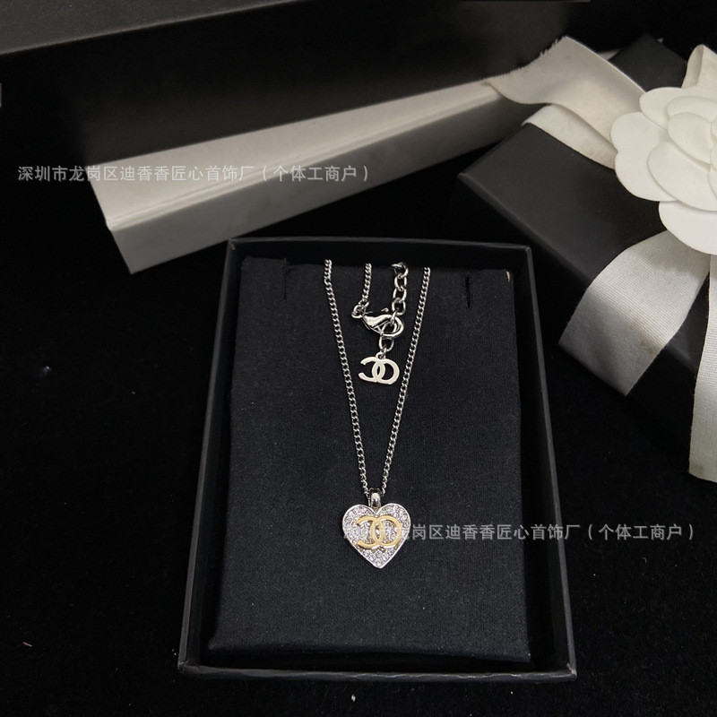 New Full-Diamond Heart Necklace for Women, Fashionable Heart-Shaped Clavicle Chain Necklace