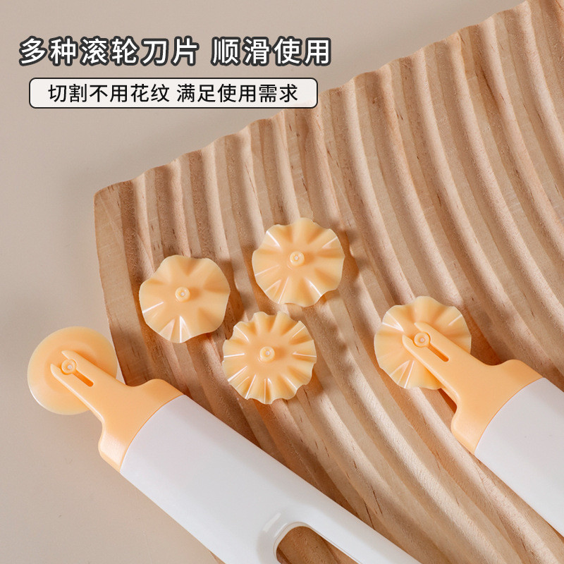 Dụng cụ làm bánh Pizza Cutter Pie Crust Dough Crust Cutter Four-in-One Flower-Shaped Roller Knife Ba