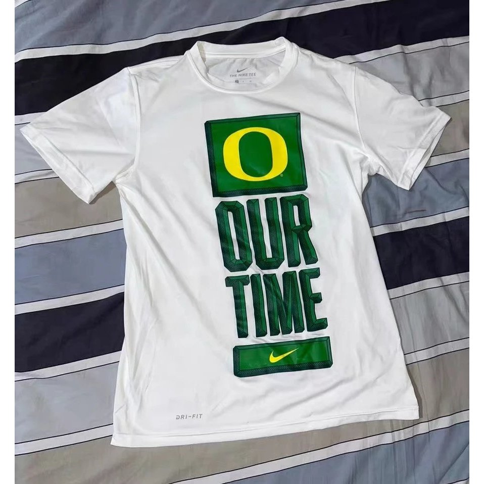 NK NCAA Oregon University Bóng Rổ Huấn Luyện Thể Thao Áo Thun Tay Ngắn Oregon Thời Gian Của Chúng Ta