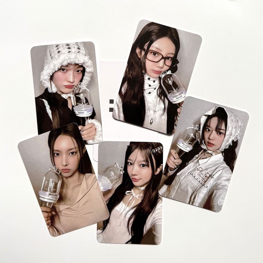 Đèn trợ giúp lễ ILLIT xung quanh thẻ nhỏ lightstick cùng loại thẻ nhỏ MOKA GLLIT