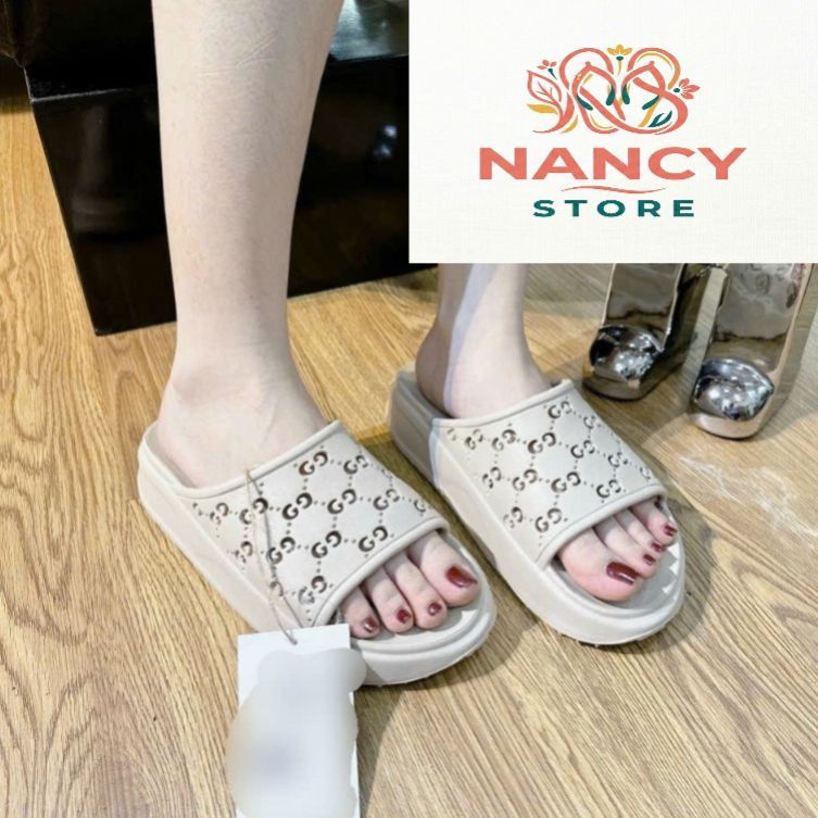 (Tặng kèm charm) Dép đúc đục lỗ monogram, dép nữ đế cao 4cm - NANCY STORE