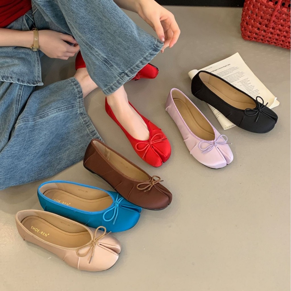[Lamode] Giày Nữ Thời Trang Niche Split Toe Pig Hoof Giày Nữ 2026 Phong Cách Mới Slip-On Satin Peas 