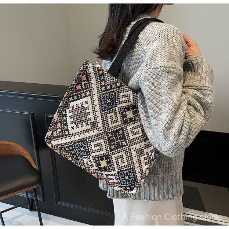 Factory direct sale of new personalized trendy ethnic style women's shoulder bags, new fashionable s