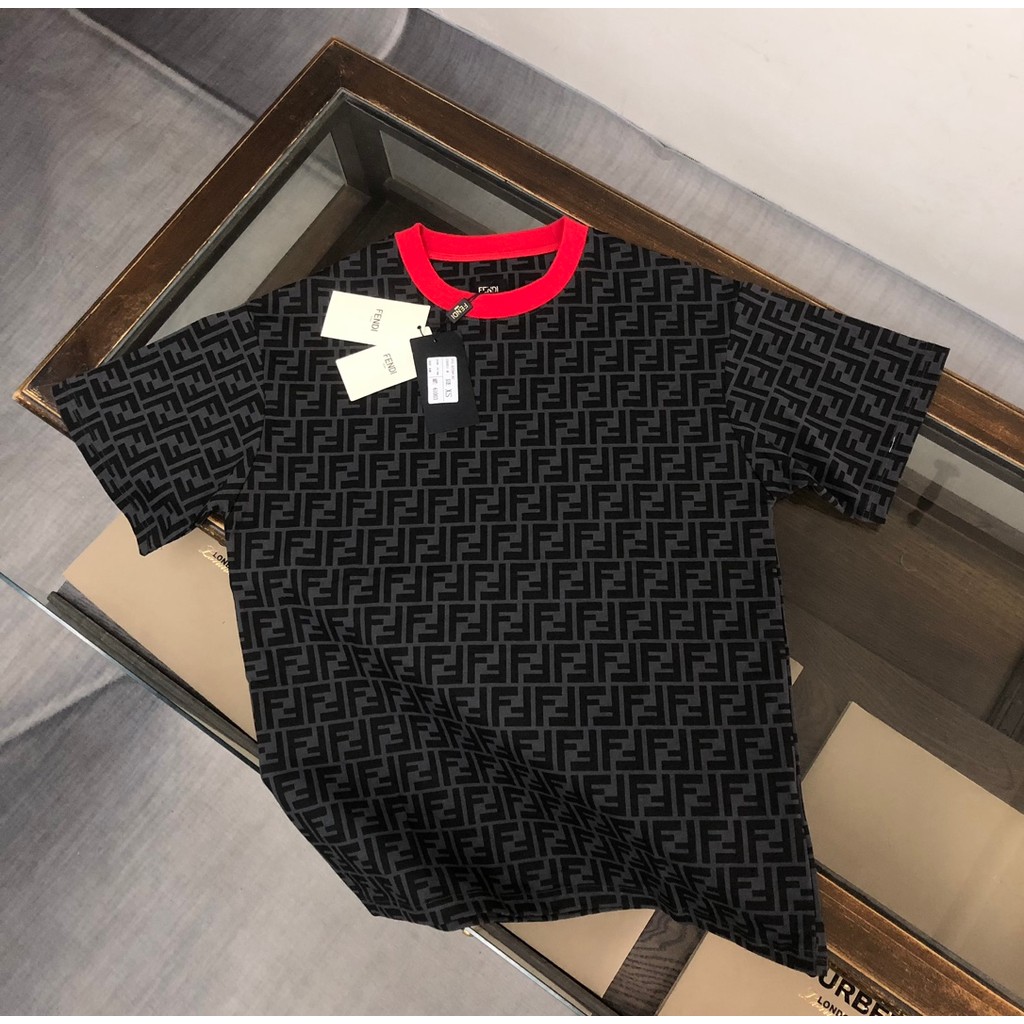CHÍNH HÃNG FENDI2026 Đầu Xuân Phong Cách Mới Áo Thun Ngắn Tay Nam Nữ Phong Cách Cặp Đôi Đáy Nặng Rời