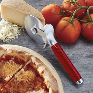 Dao Cắt Pizza KitchenAid Coreline - Màu Đỏ/Đen