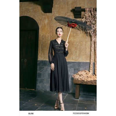 Đầm chiffon đen xếp bèo ren ngực thiết kế Elise FS2305307DIWOBK