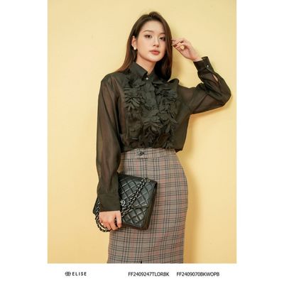 Sơ mi tơ đen đính hoa thiết kế Elise FF2409247TLORBK
