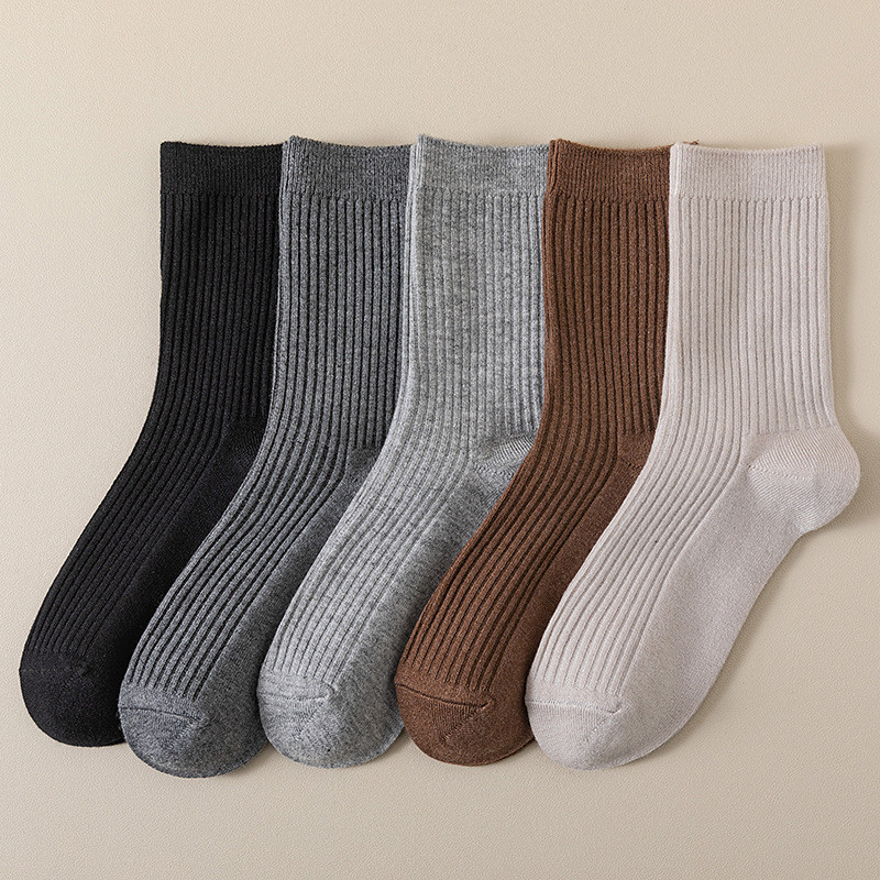 <[CDATA[A pair of new autumn-winter style unisex woolen socks]]>