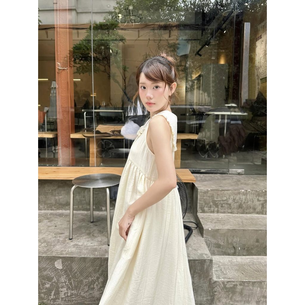 Đầm maxi nữ dáng suông THE C.I.U, váy cổ V dáng dài bèo nhún buộc dây form rộng đi biển – Muse Dress Cream | BigBuy360 - bigbuy360.vn