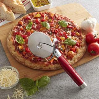 Dao Cắt Pizza KitchenAid Coreline - Màu Đỏ/Đen