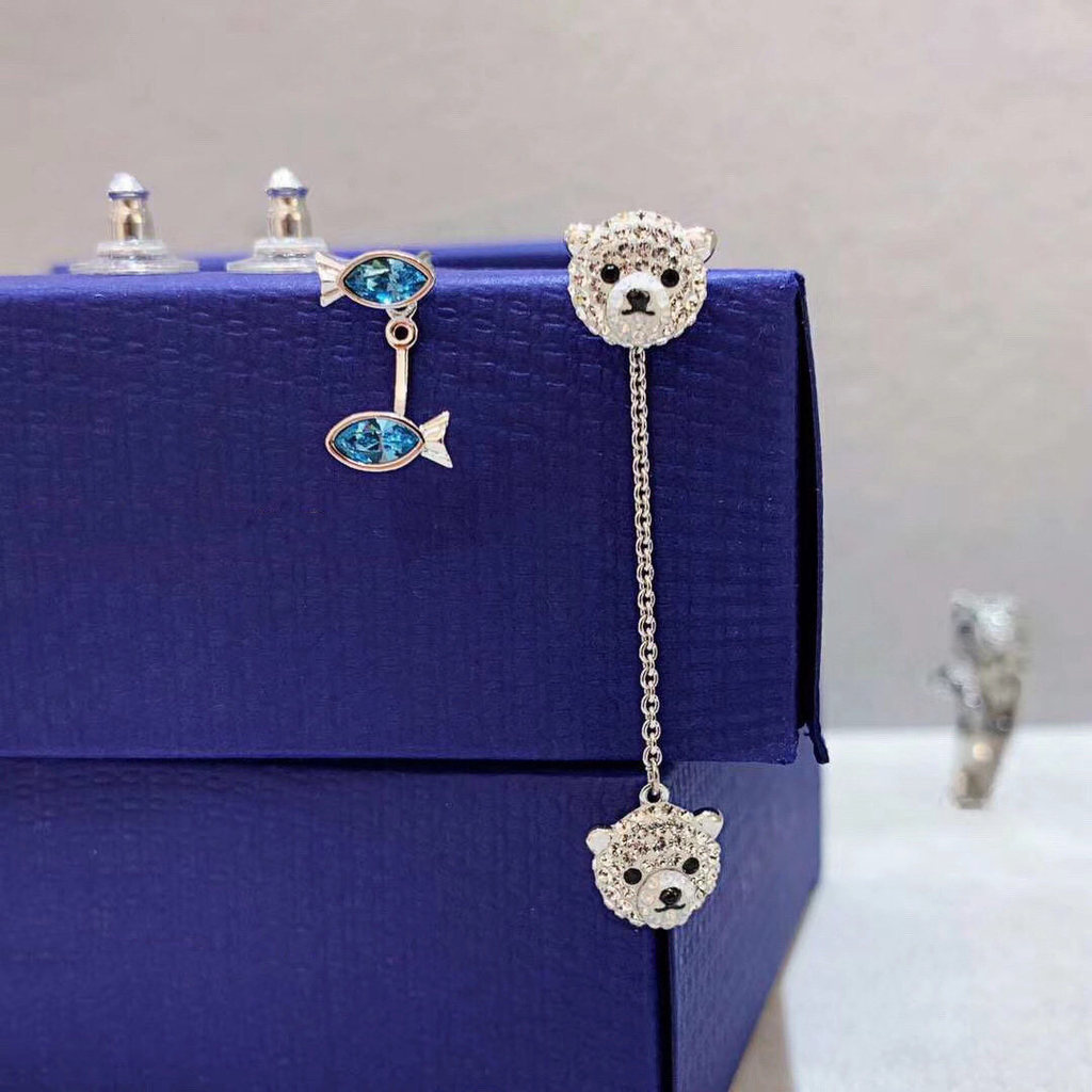 Hàng sẵn có [Hộp đóng gói] Swarovski Swarovski Gấu Bắc Cực dễ thương Câu cá Full Diamond Ear Line Bô