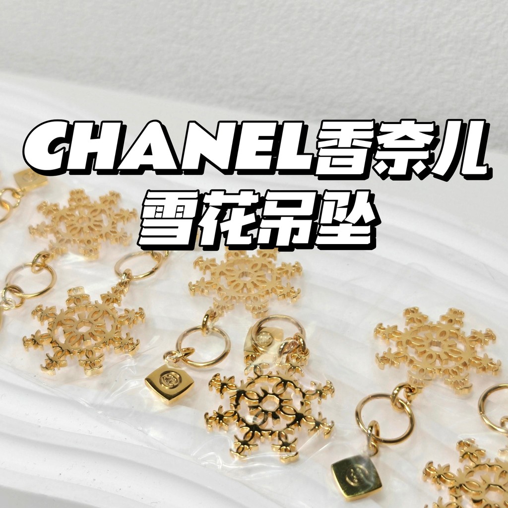 Mùa đông có hạn ~ CHANEL CHANEL▲Mặt dây chuyền móc khóa bông tuyết vàng Double C
